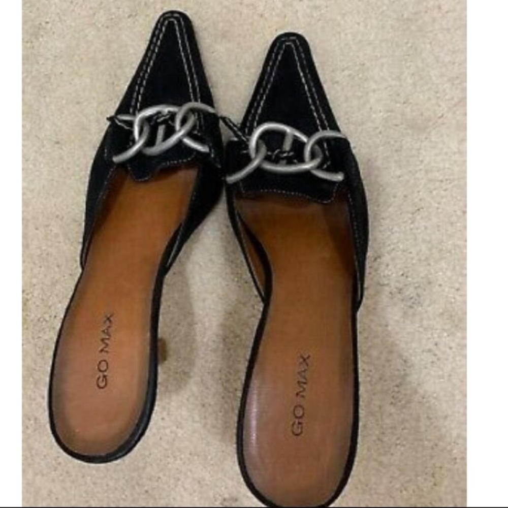 Closed toe sandal